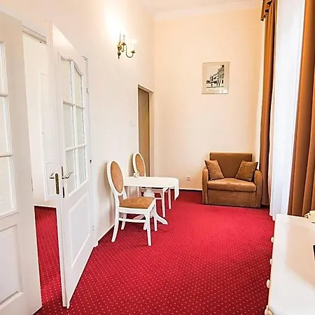 Piast Hotel 3*